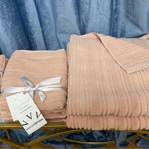 VILLAFELPOS SPA
COLLECTION BATH TOWEL
SET